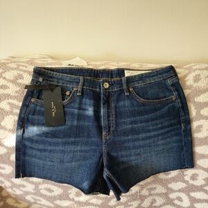 NEW RAG BONE women short, size 28. Low rise